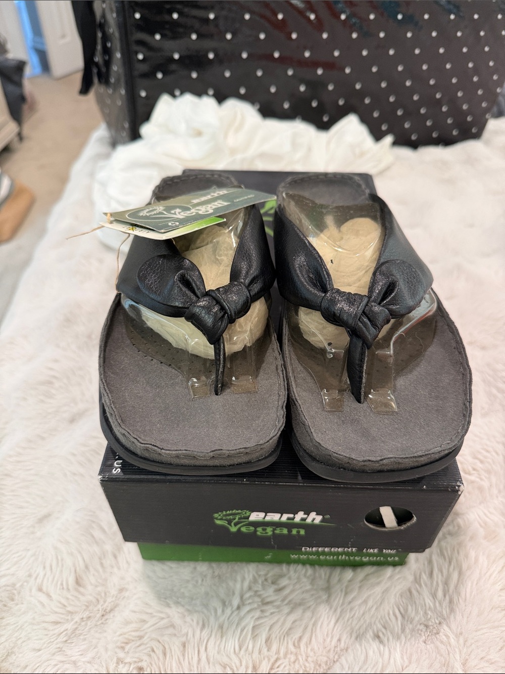 Earth Tranquil Black Knotted Toe-Post Vegan Sandals Brand new in box.